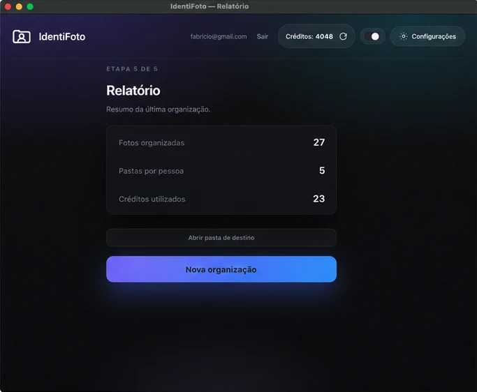 Tela de relatório final com fotos organizadas, pastas por pessoa e créditos utilizados.